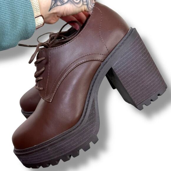 Torrid Brown Lace-Up Heeled Oxford Lug Sole Block Heel Ankle Chunky Boots 9.5WW - Picture 6 of 10